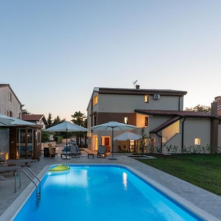 App Sandro With Common Pool Porec Ngoại thất bức ảnh