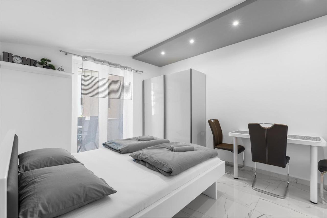 App Sandro With Common Pool Porec Ngoại thất bức ảnh