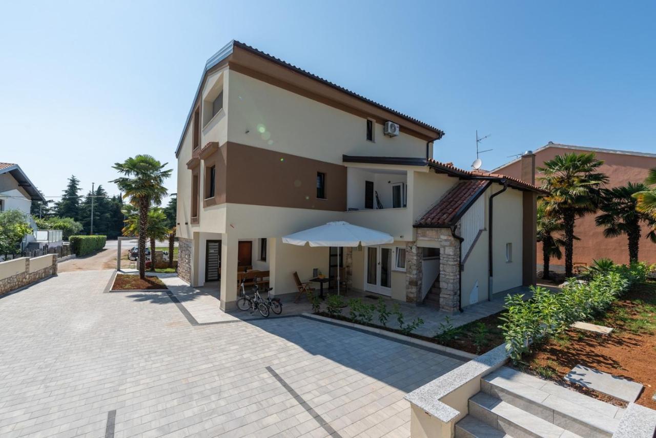 App Sandro With Common Pool Porec Ngoại thất bức ảnh
