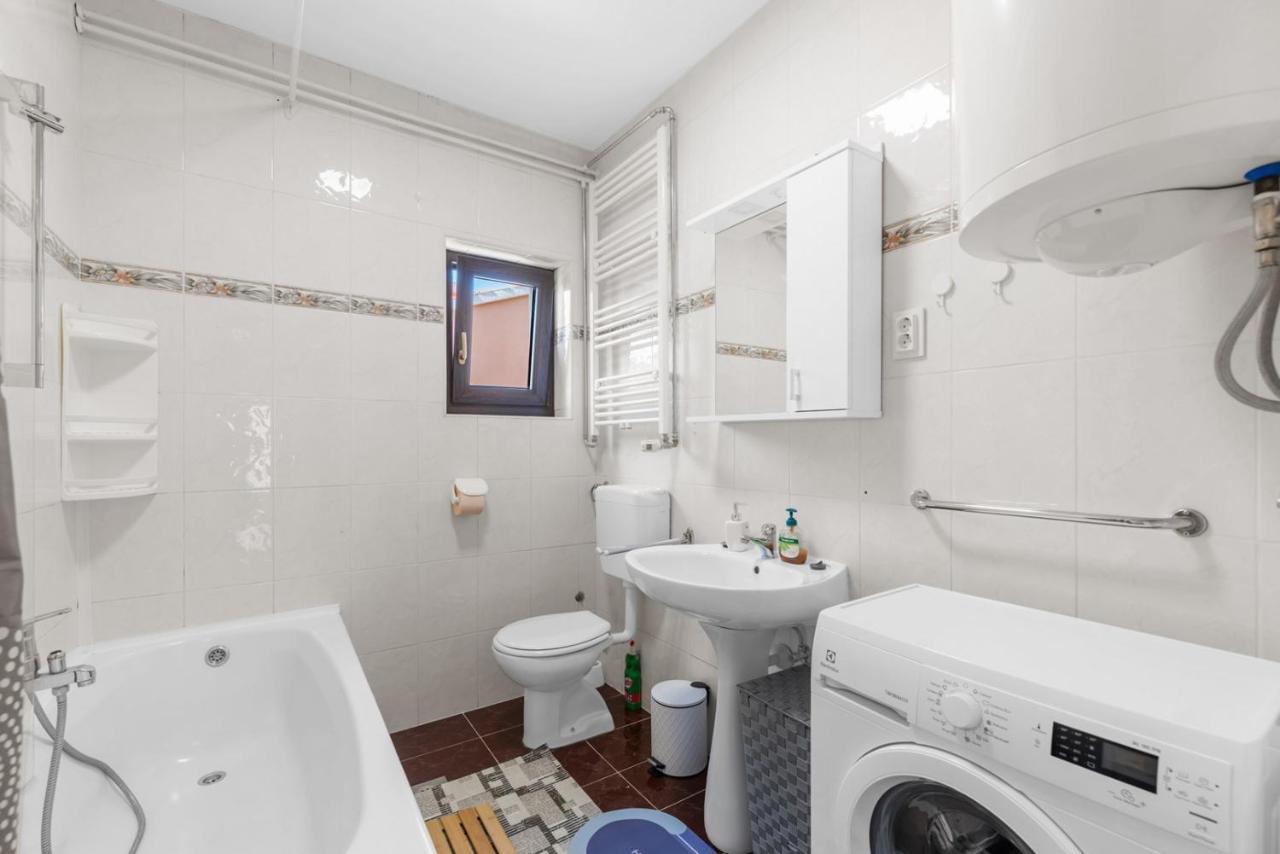 App Sandro With Common Pool Porec Ngoại thất bức ảnh