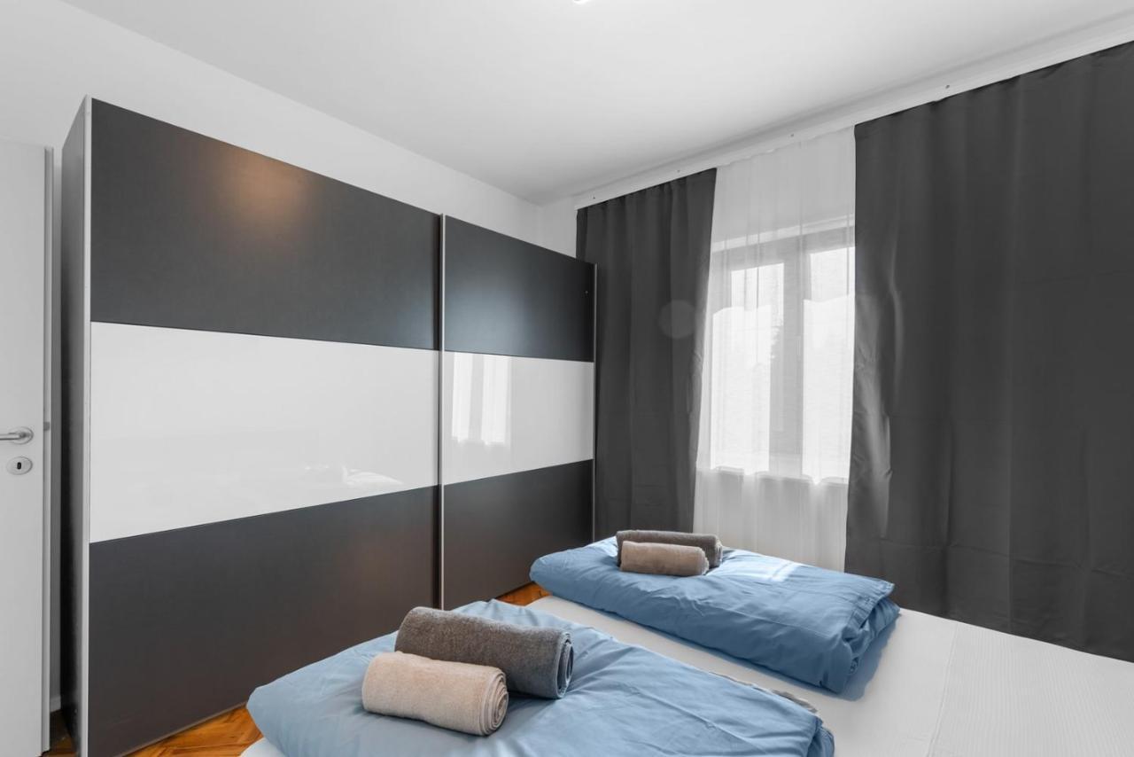 App Sandro With Common Pool Porec Ngoại thất bức ảnh