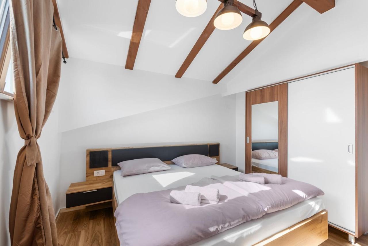 App Sandro With Common Pool Porec Ngoại thất bức ảnh