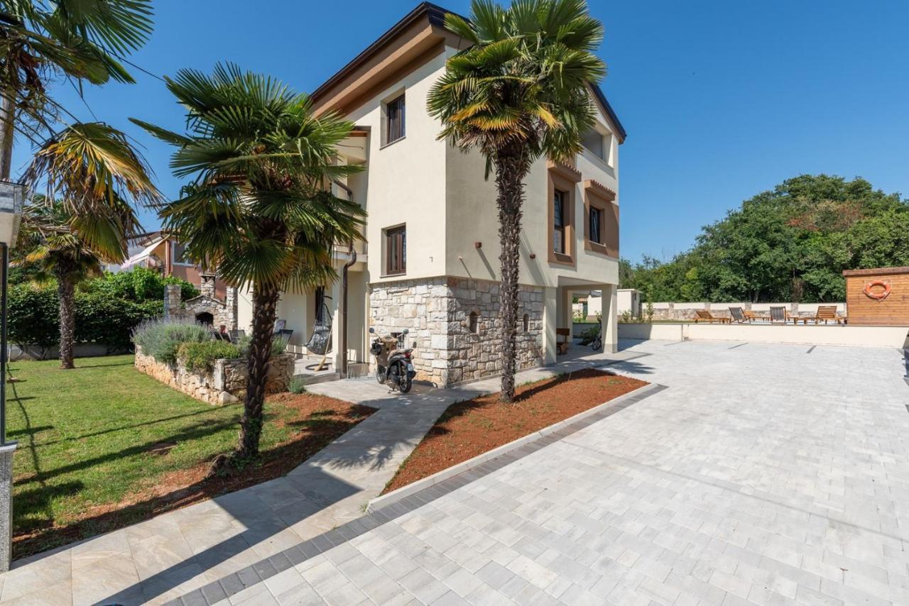 App Sandro With Common Pool Porec Ngoại thất bức ảnh