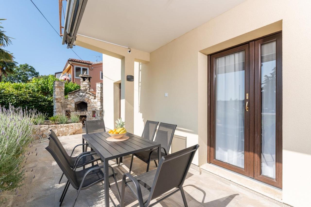 App Sandro With Common Pool Porec Ngoại thất bức ảnh