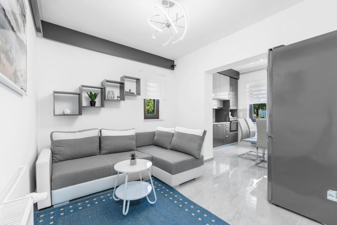 App Sandro With Common Pool Porec Ngoại thất bức ảnh