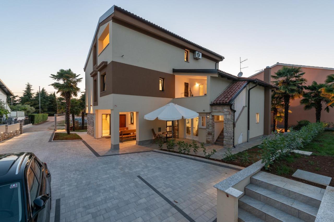 App Sandro With Common Pool Porec Ngoại thất bức ảnh