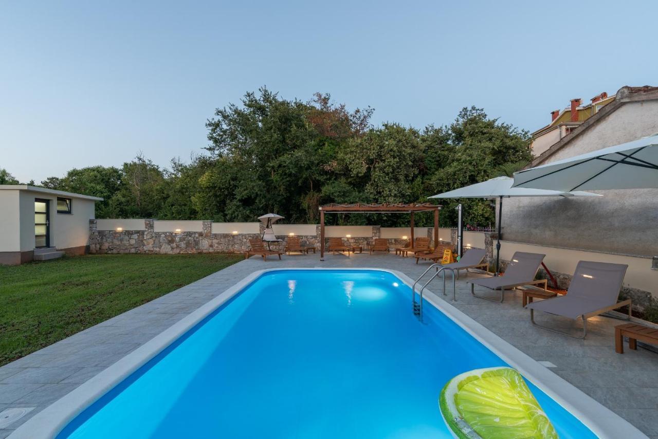 App Sandro With Common Pool Porec Ngoại thất bức ảnh