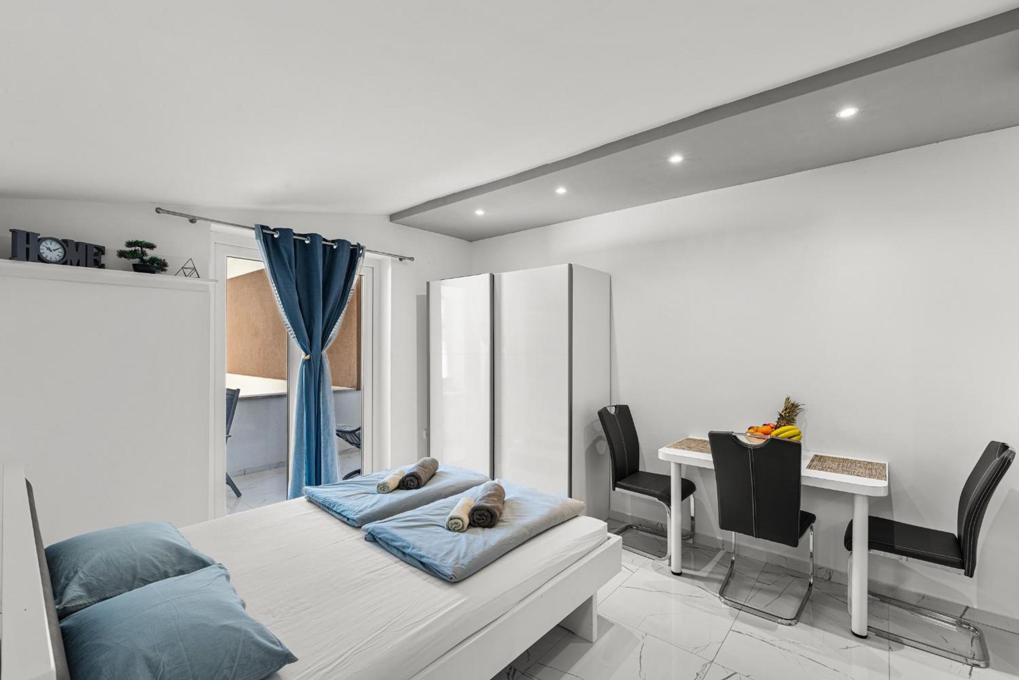 App Sandro With Common Pool Porec Ngoại thất bức ảnh