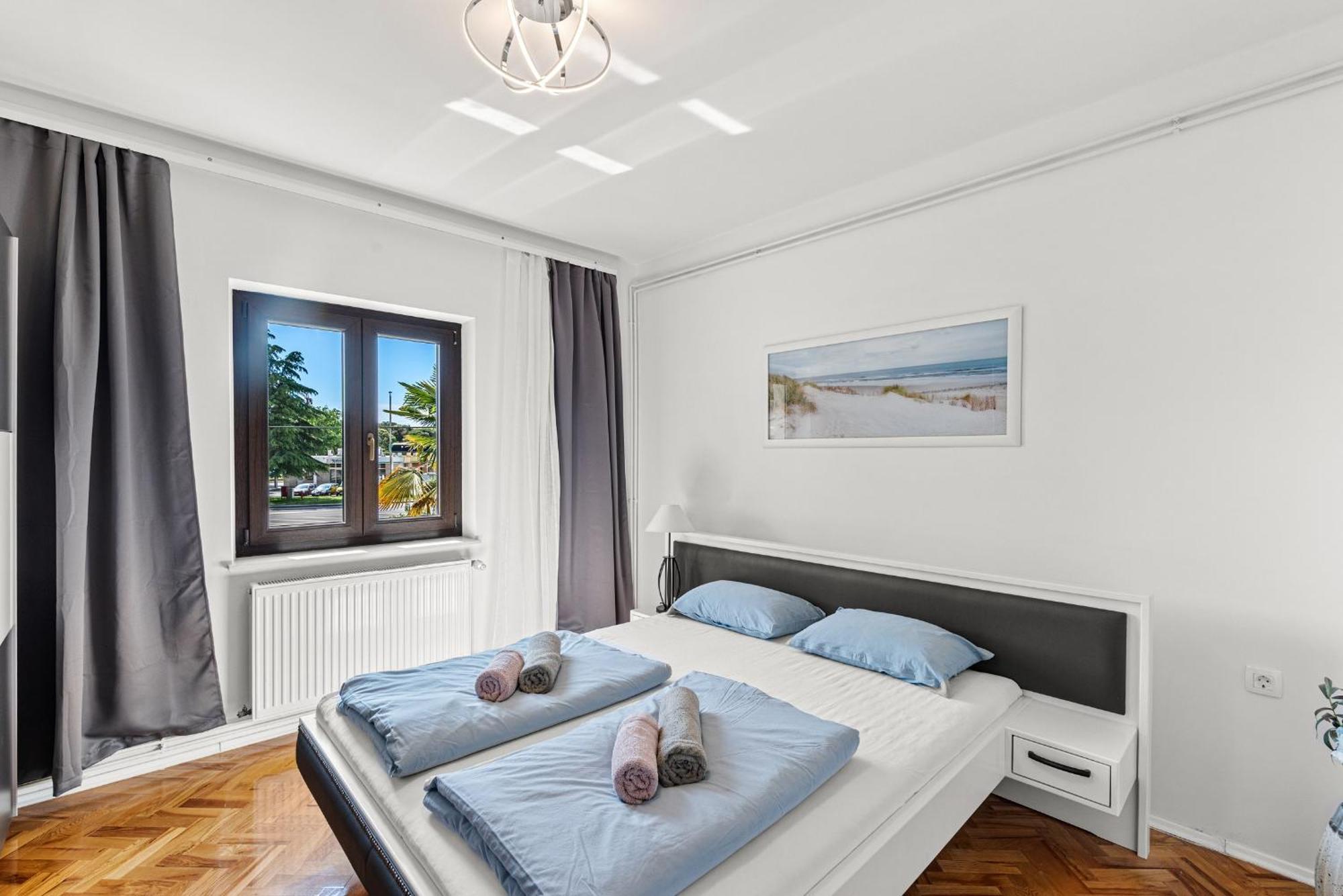 App Sandro With Common Pool Porec Ngoại thất bức ảnh