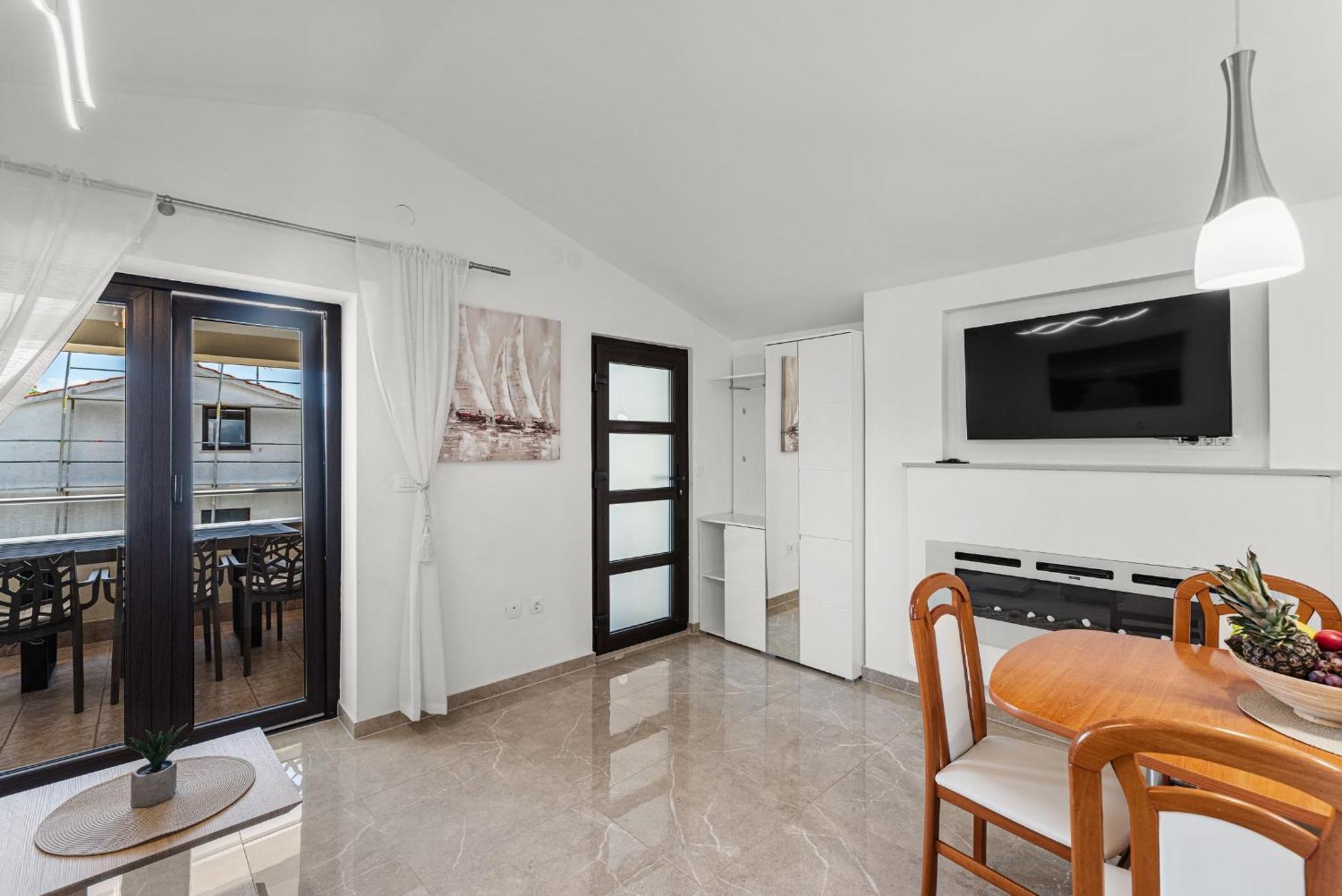 App Sandro With Common Pool Porec Phòng bức ảnh