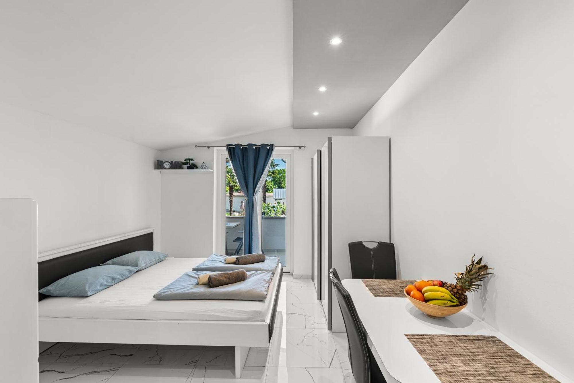 App Sandro With Common Pool Porec Ngoại thất bức ảnh
