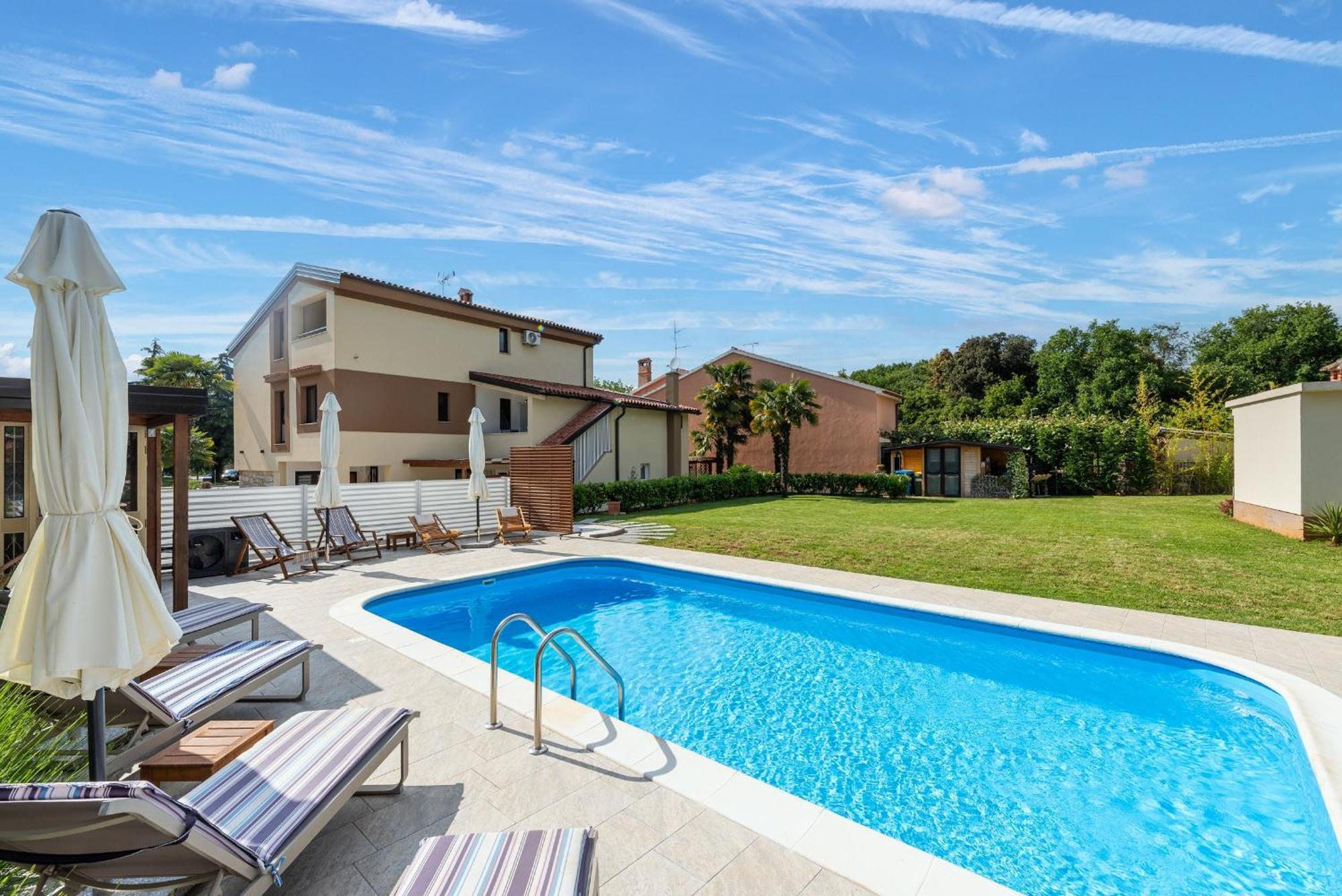 App Sandro With Common Pool Porec Ngoại thất bức ảnh